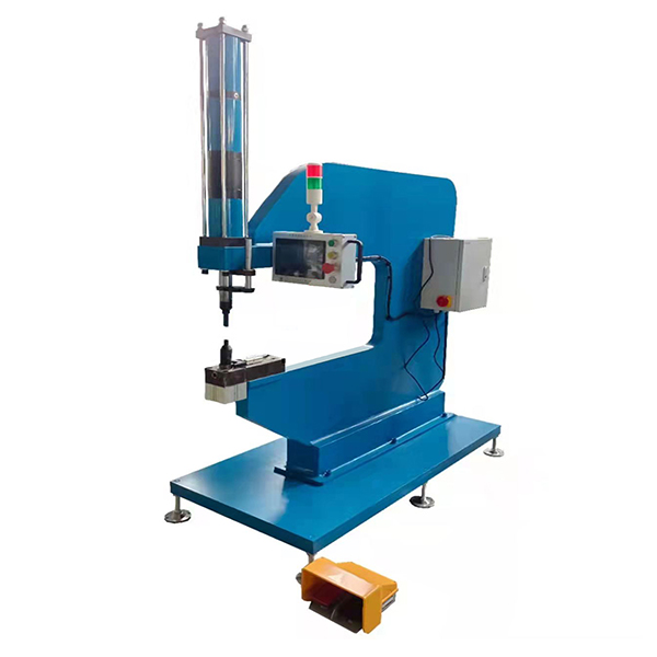  Clinching machine