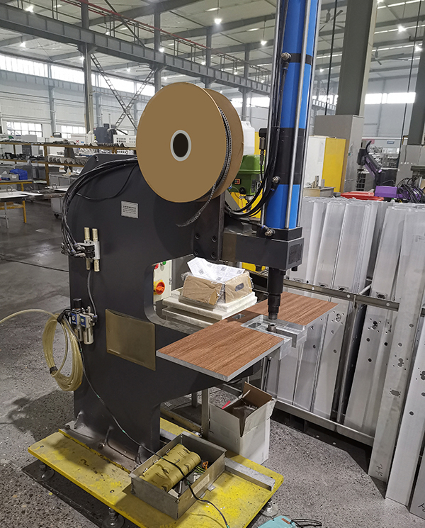 Self-piercing Riveting Machine For Auto Parts