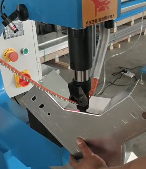 Self-piercing Riveting Machine For Cable Tray