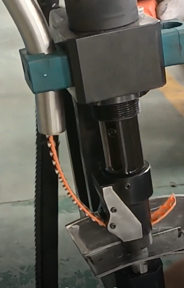 Self-piercing Riveting Machine For Ventilation Pipe