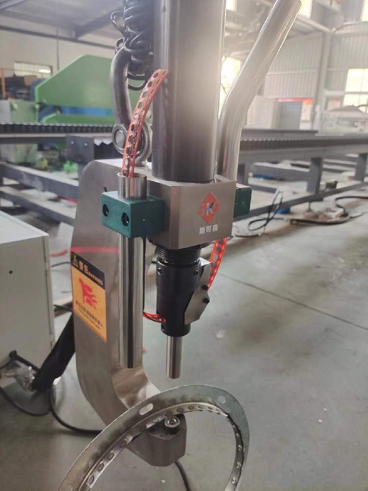 Self-piercing Riveting Machine For Flexibly Connected With A Ventilation Pipeline